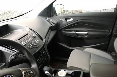 Позашляховик / Кросовер Ford Escape 2017 в 