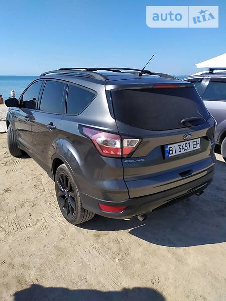 Позашляховик / Кросовер Ford Escape 2017 в Хоролі