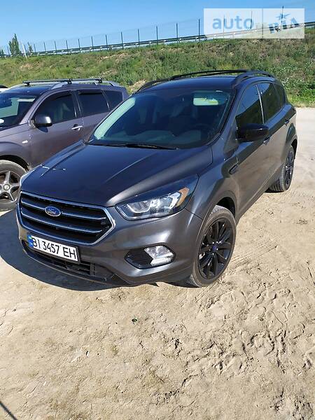 Позашляховик / Кросовер Ford Escape 2017 в Хоролі