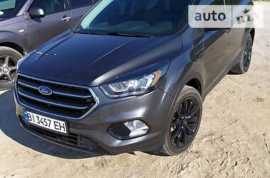 Позашляховик / Кросовер Ford Escape 2017 в 
