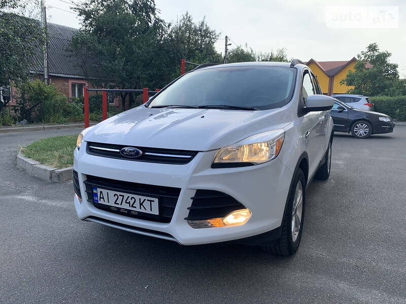 Позашляховик / Кросовер Ford Escape 2015 в 