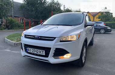 Позашляховик / Кросовер Ford Escape 2015 в 