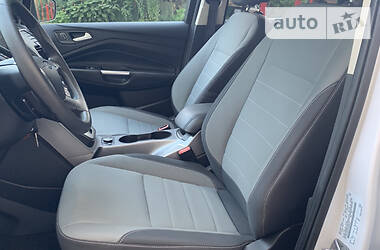 Позашляховик / Кросовер Ford Escape 2015 в 