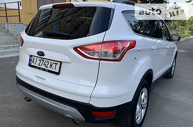 Позашляховик / Кросовер Ford Escape 2015 в 