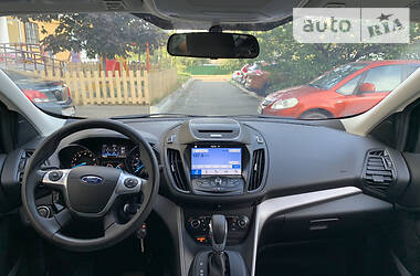 Позашляховик / Кросовер Ford Escape 2015 в 