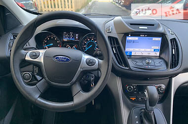 Позашляховик / Кросовер Ford Escape 2015 в 