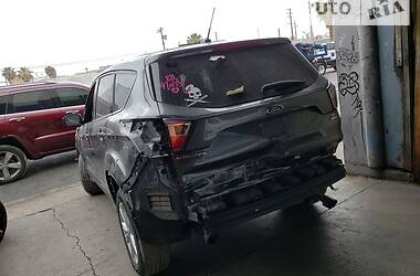 Внедорожник / Кроссовер Ford Escape 2017 в 