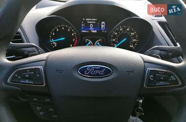 Внедорожник / Кроссовер Ford Escape 2016 в 