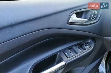 Внедорожник / Кроссовер Ford Escape 2016 в 