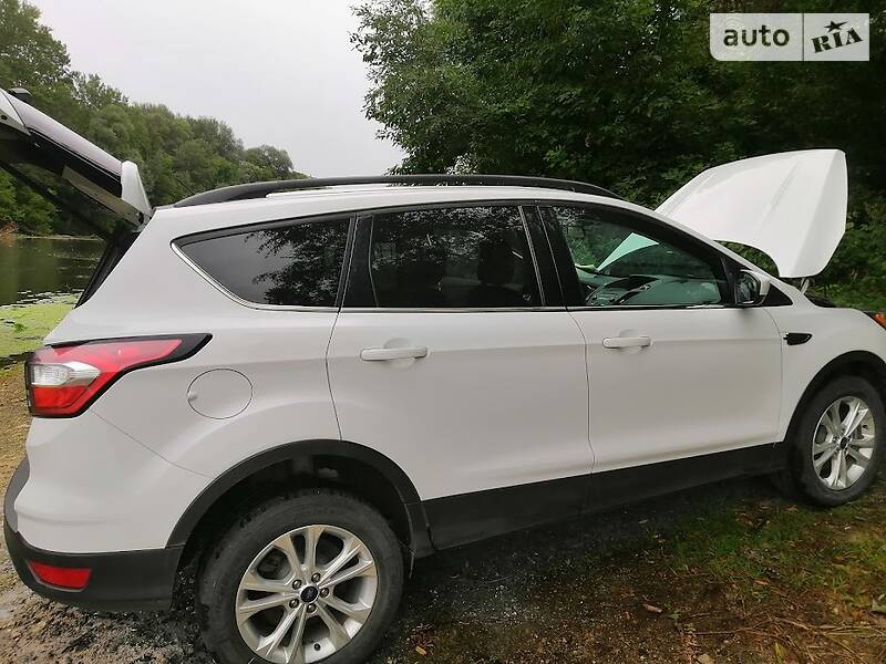 Внедорожник / Кроссовер Ford Escape 2018 в Золочеве