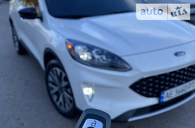 Внедорожник / Кроссовер Ford Escape 2020 в 