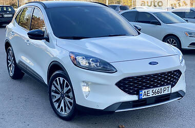 Внедорожник / Кроссовер Ford Escape 2020 в 