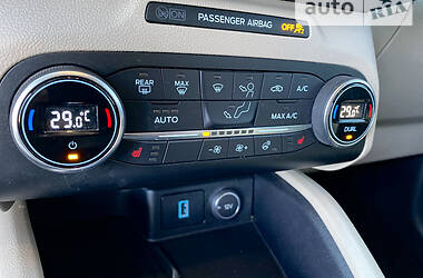 Внедорожник / Кроссовер Ford Escape 2020 в 