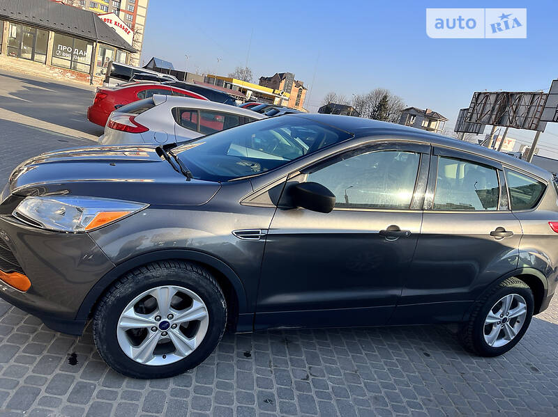 Позашляховик / Кросовер Ford Escape 2015 в  фото Позашляховик / Кросовер Ford Escape 2015 в