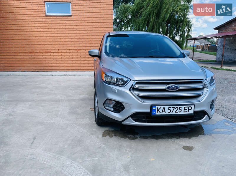 Позашляховик / Кросовер Ford Escape 2017 в Ромнах