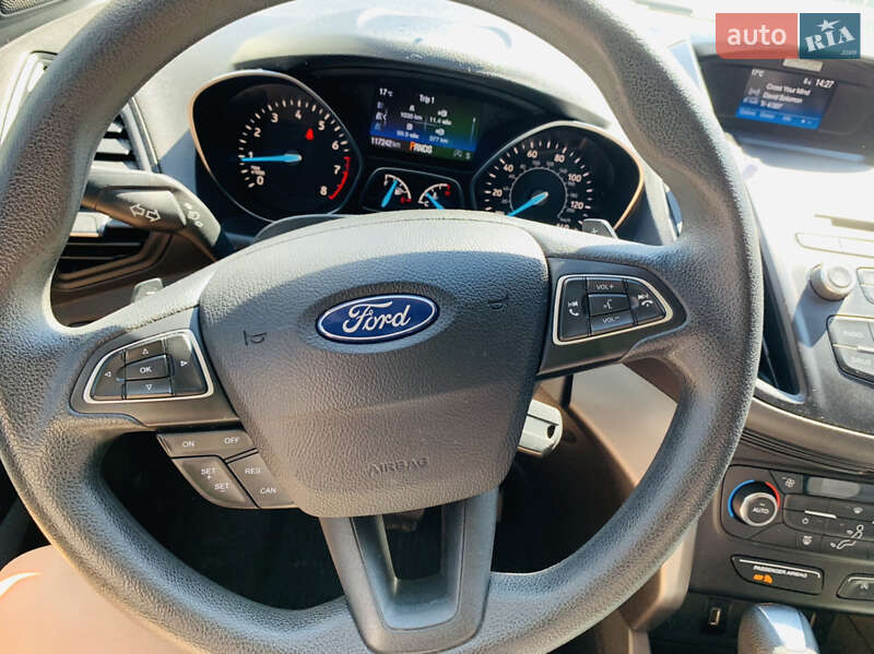 Позашляховик / Кросовер Ford Escape 2017 в Ромнах