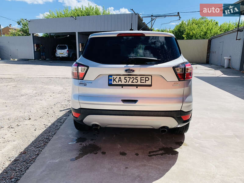 Позашляховик / Кросовер Ford Escape 2017 в Ромнах