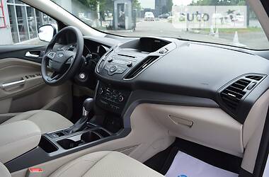 Внедорожник / Кроссовер Ford Escape 2016 в 