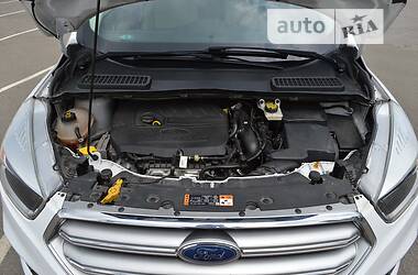 Внедорожник / Кроссовер Ford Escape 2016 в 