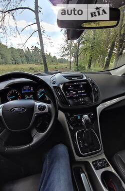 Внедорожник / Кроссовер Ford Escape 2012 в 