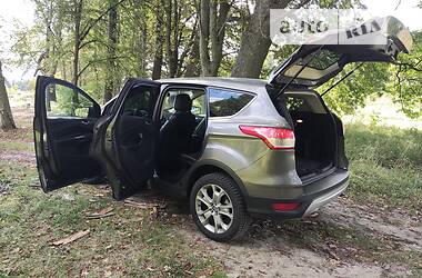 Внедорожник / Кроссовер Ford Escape 2012 в 