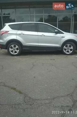 Внедорожник / Кроссовер Ford Escape 2015 в 