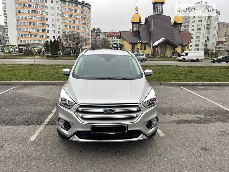 Внедорожник / Кроссовер Ford Escape 2017 в Ивано-Франковске
