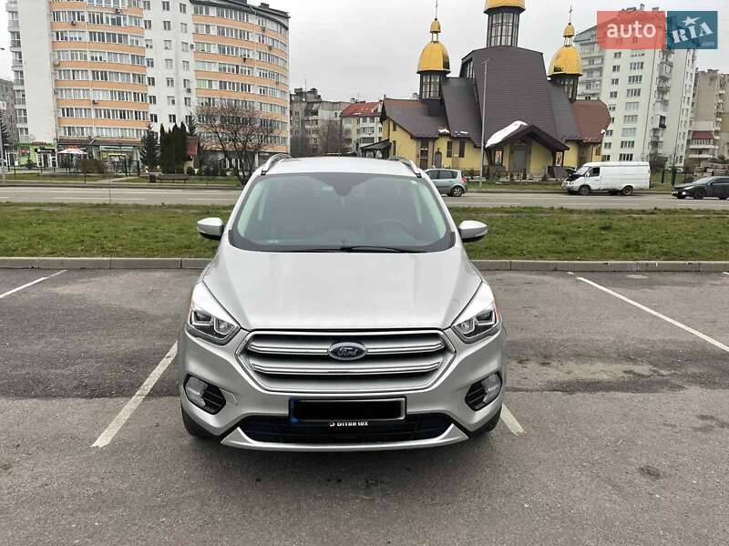 Внедорожник / Кроссовер Ford Escape 2017 в Ивано-Франковске