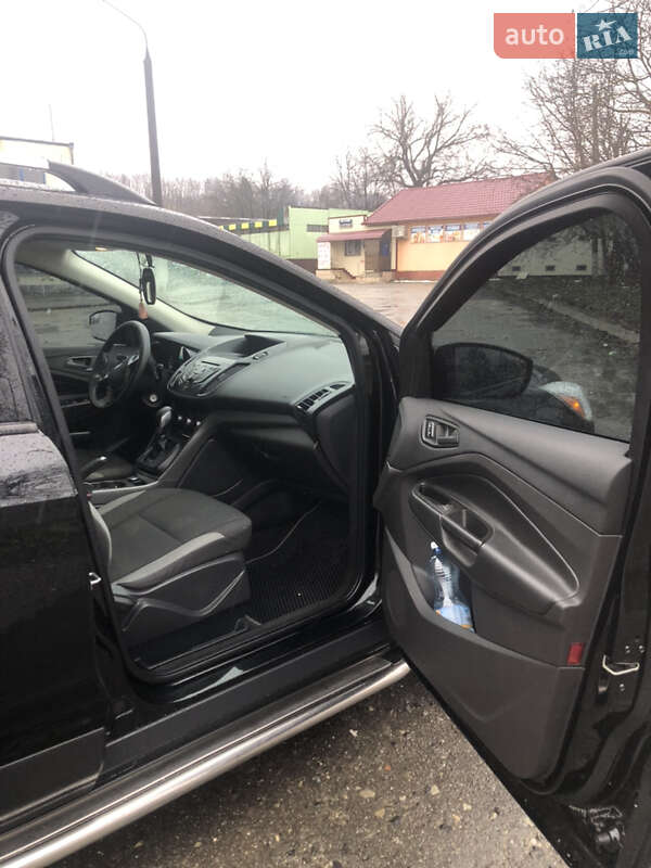 Внедорожник / Кроссовер Ford Escape 2016 в Городке