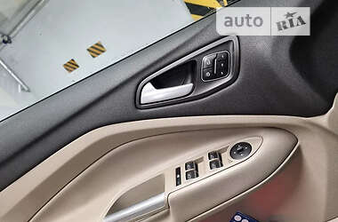Внедорожник / Кроссовер Ford Escape 2017 в 