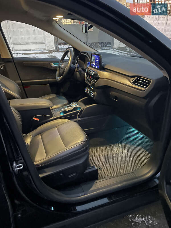 Внедорожник / Кроссовер Ford Escape 2020 в Киеве