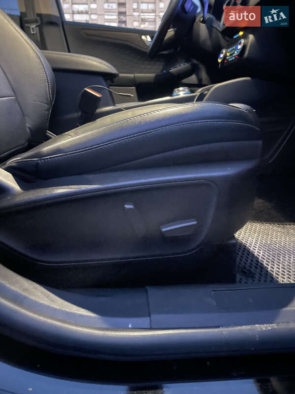 Внедорожник / Кроссовер Ford Escape 2020 в Киеве