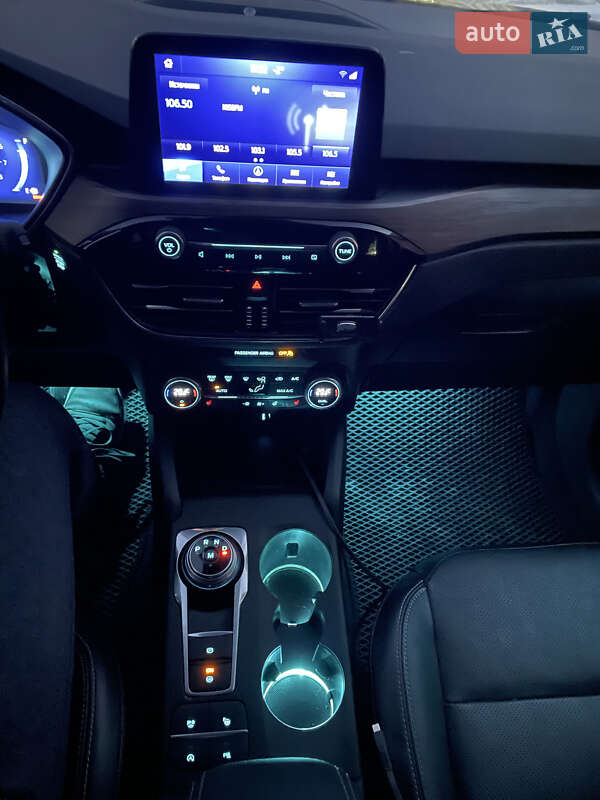 Внедорожник / Кроссовер Ford Escape 2020 в Киеве