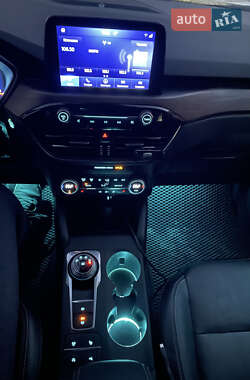 Внедорожник / Кроссовер Ford Escape 2020 в 
