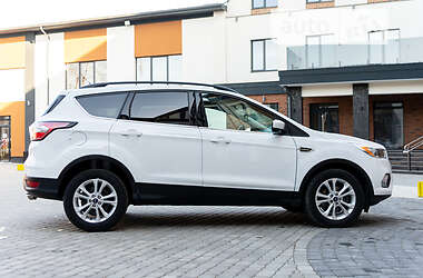 Позашляховик / Кросовер Ford Escape 2018 в 