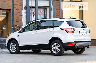 Позашляховик / Кросовер Ford Escape 2018 в 