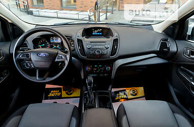 Позашляховик / Кросовер Ford Escape 2018 в 