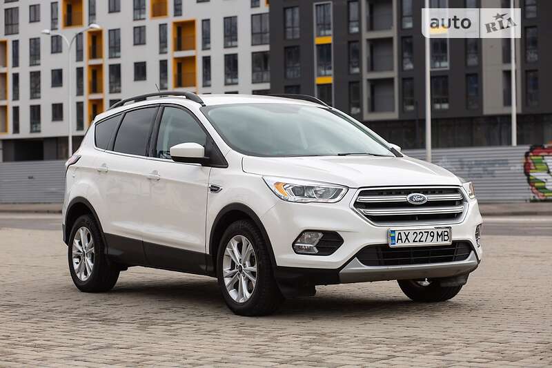 Внедорожник / Кроссовер Ford Escape 2016 в 