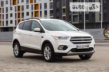Внедорожник / Кроссовер Ford Escape 2016 в 