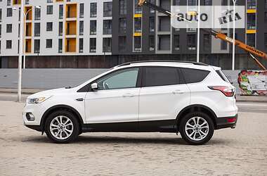 Внедорожник / Кроссовер Ford Escape 2016 в 
