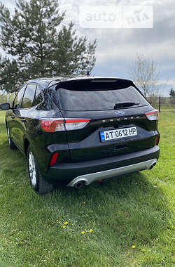 Внедорожник / Кроссовер Ford Escape 2021 в 