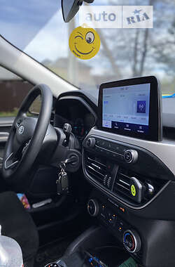Внедорожник / Кроссовер Ford Escape 2021 в 