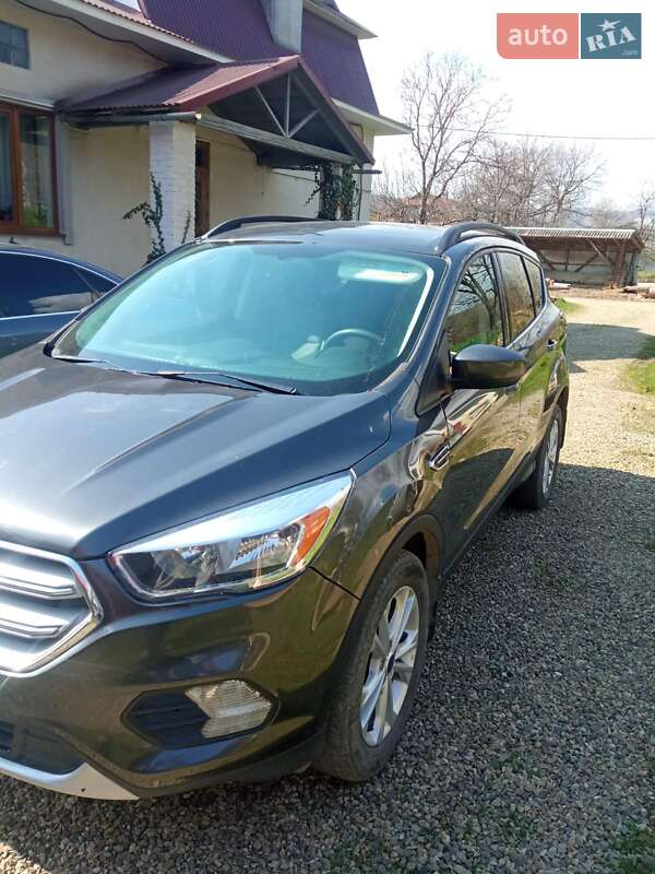 Внедорожник / Кроссовер Ford Escape 2018 в Косове