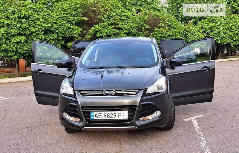 Внедорожник / Кроссовер Ford Escape 2015 в Кривом Роге