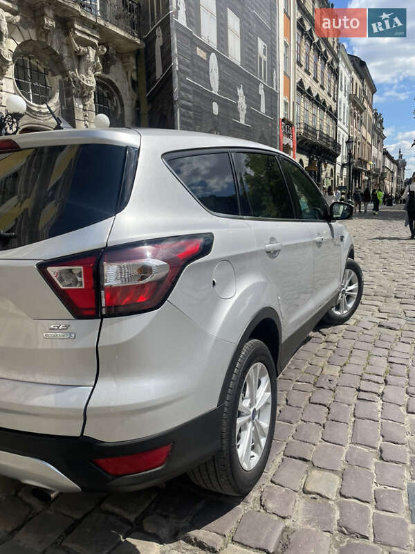 Позашляховик / Кросовер Ford Escape 2019 в Львові