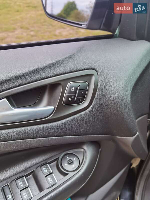 Внедорожник / Кроссовер Ford Escape 2017 в Яворове