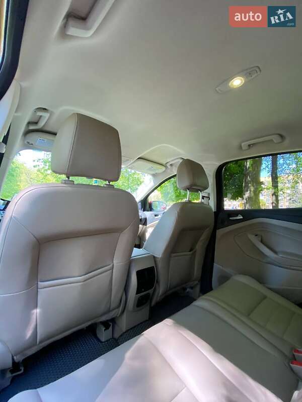 Внедорожник / Кроссовер Ford Escape 2015 в Нововолынске