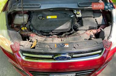 Внедорожник / Кроссовер Ford Escape 2015 в 