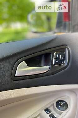 Внедорожник / Кроссовер Ford Escape 2015 в 