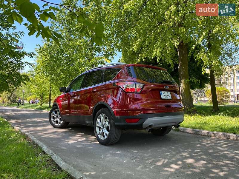 Внедорожник / Кроссовер Ford Escape 2015 в Нововолынске